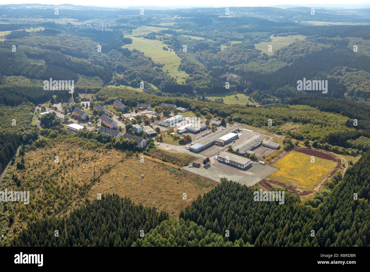 Luftaufnahme, Gewerbepark Siegerland GmbH, zur Eisenkaute, Burbach, Kreis Siegen-Wittgenstein, Nordrhein-Westfalen, Deutschland, Europa, DE, Vögel - Augen Stockfoto