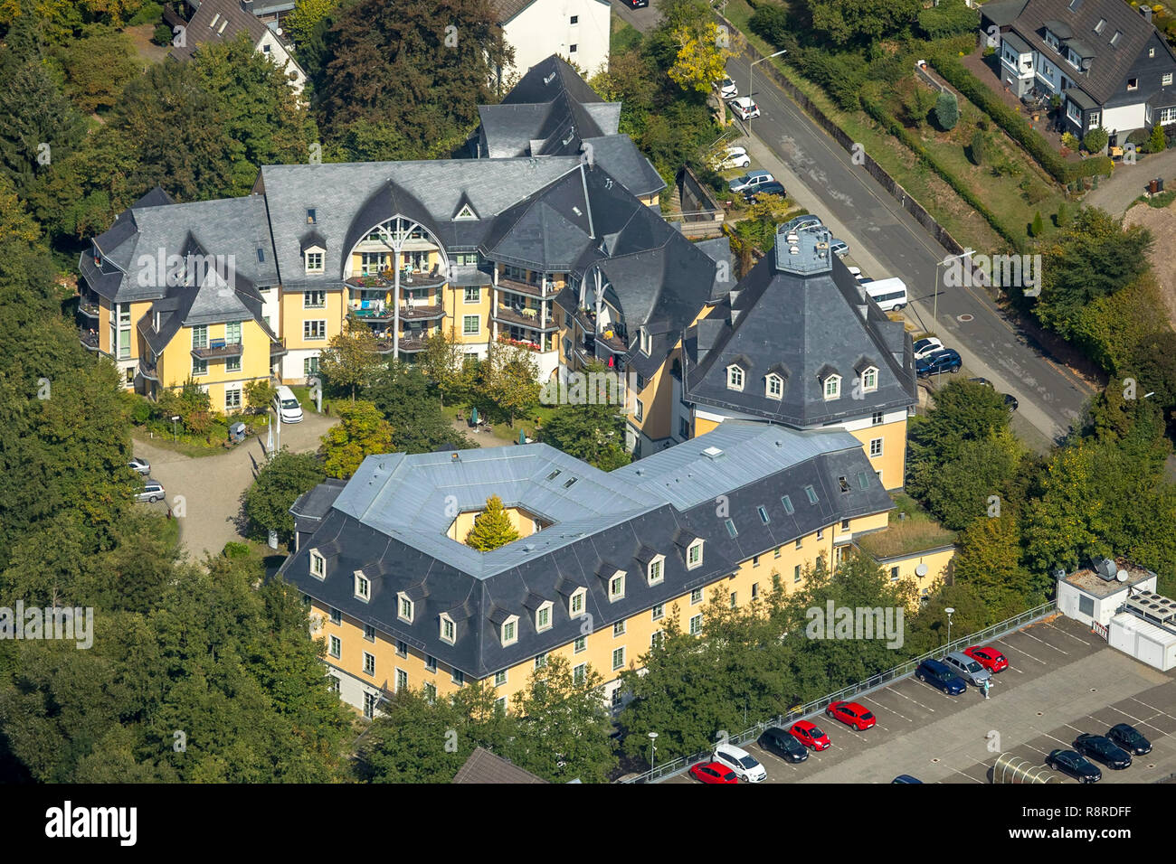 Luftaufnahme, Alloheim, Senioren Residenz, Parkplatz, im Unteren Marktplatz, Hilchenbach, Rothaargebirge, Siegerland,Rhine-Westpha Stockfoto