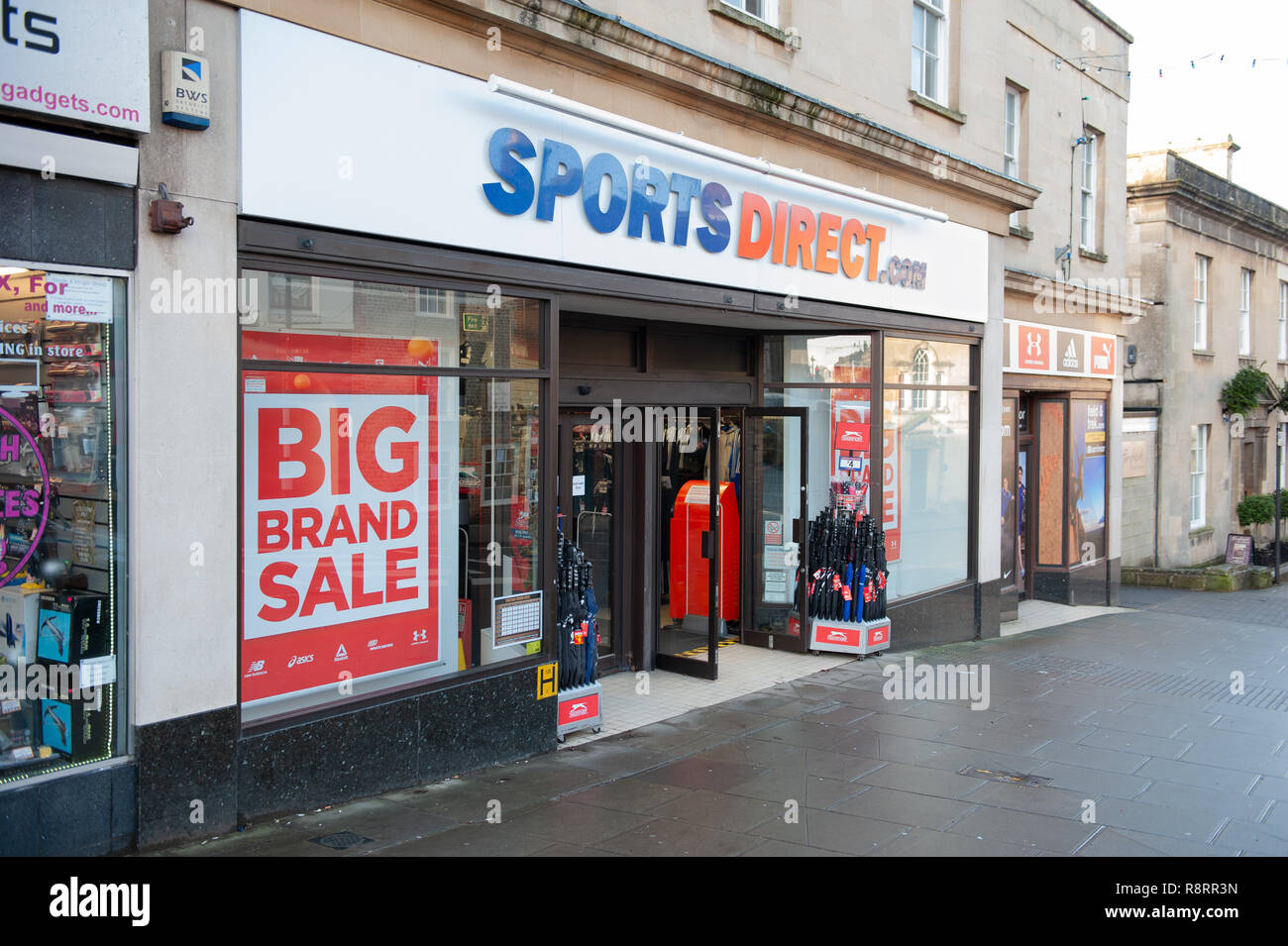 Sport Direkt Shop in was war vorher ein Woolworth Stores, Warminster, Wiltshire, UK. Stockfoto