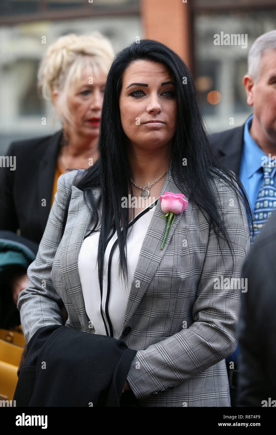 Gemma Andrews, Schwester von Natalie Connolly, außerhalb von Birmingham Crown Court nach der Verurteilung von John Broadhurst, 40, für die grobe Fahrlässigkeit Totschlags an 26-jährige Ms Connolly. Stockfoto