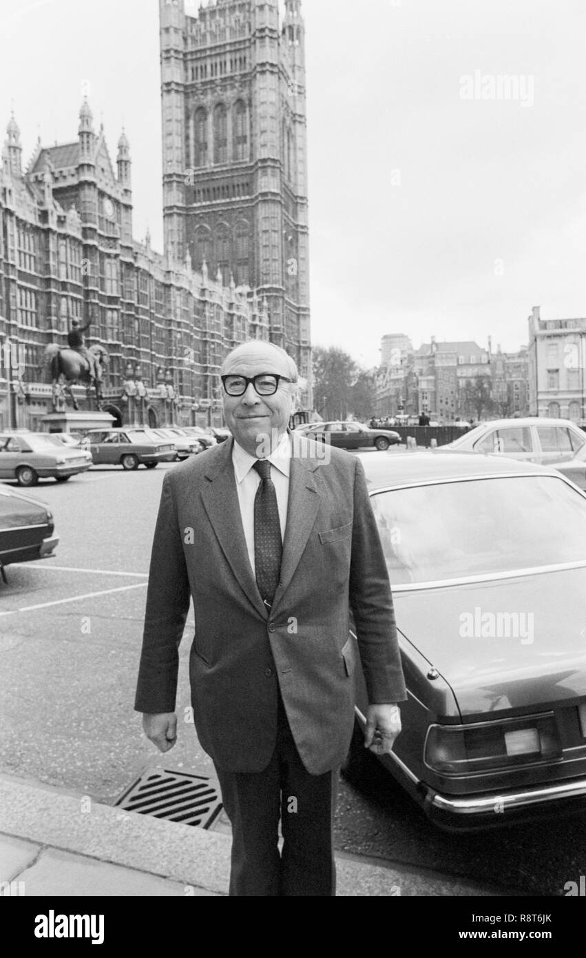 Die sozialdemokratische Abgeordnete für Glasgow Hillhead, Herr Roy Jenkins, in Westminster, London anreisen, seinen Sitz im Unterhaus zu nehmen. Er gewann den Sitz in der Nachwahl letzte Woche. Stockfoto