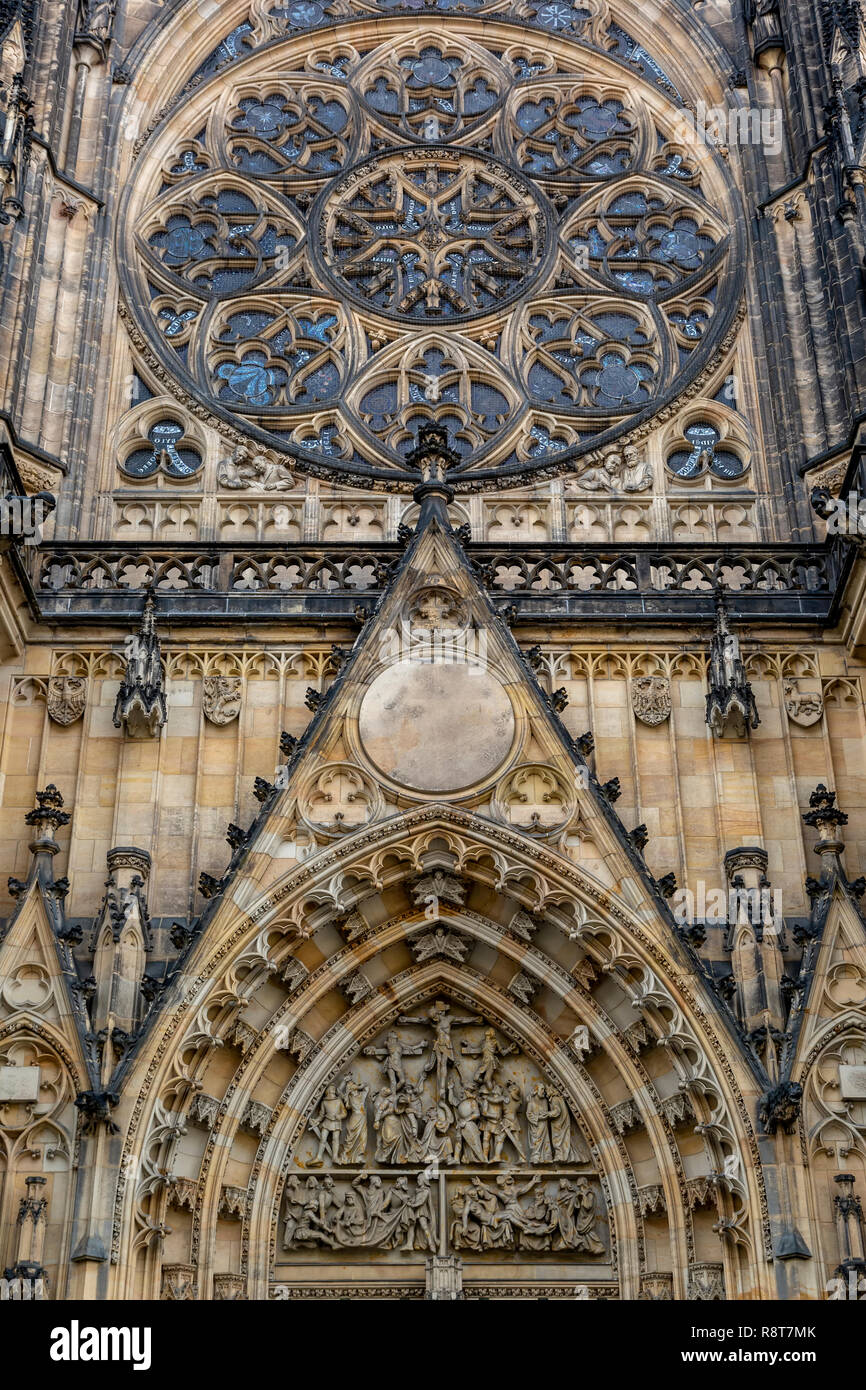 Detail der Eingang der Kirche St. Veit, Prager Burg, Burg, Prag, Tschechische Republik Stockfoto