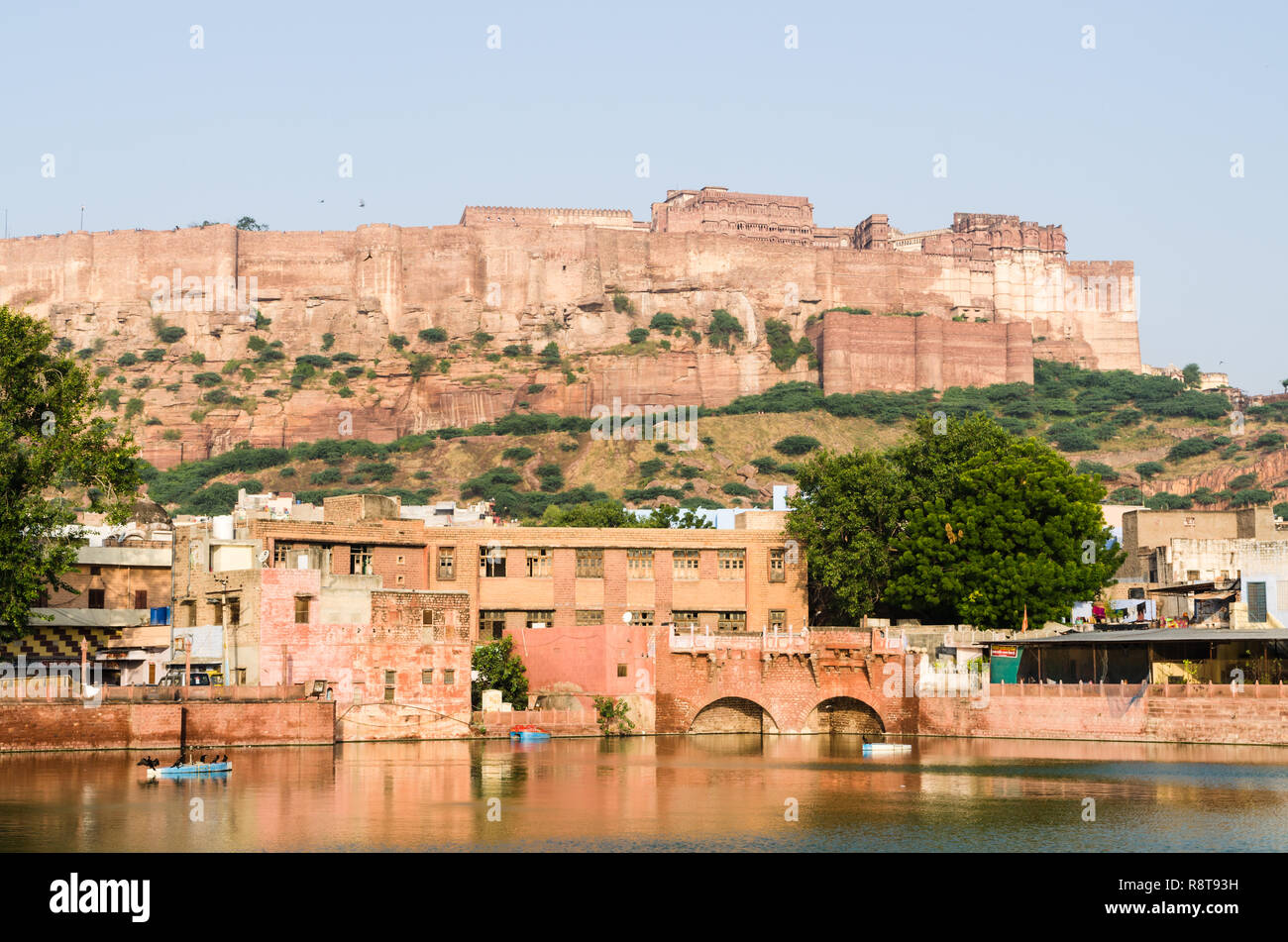 Mehrangarh Fort von Gulab Sagar, Jodhpur, Rajasthan, Indien Stockfoto