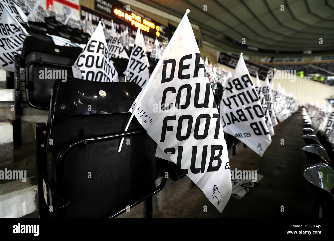 Einen allgemeinen Überblick über das Derby County flags Im steht vor der Sky Bet Championship Match im Pride Park, Derby. Stockfoto