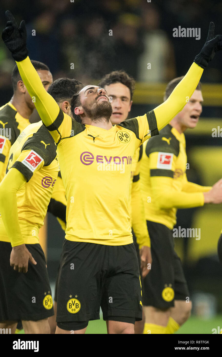 Dortmund Deutschland 15 Dez 2018 Torwart Paco Alcacer Do Witze Uber Sein Ziel Es 1 0 Fur Borussia Dortmund Die Halfte Abbildung Bild Geste Gestik Jubel Jubel Jubeln Freude Jubel Feiern Goaljubel Halb