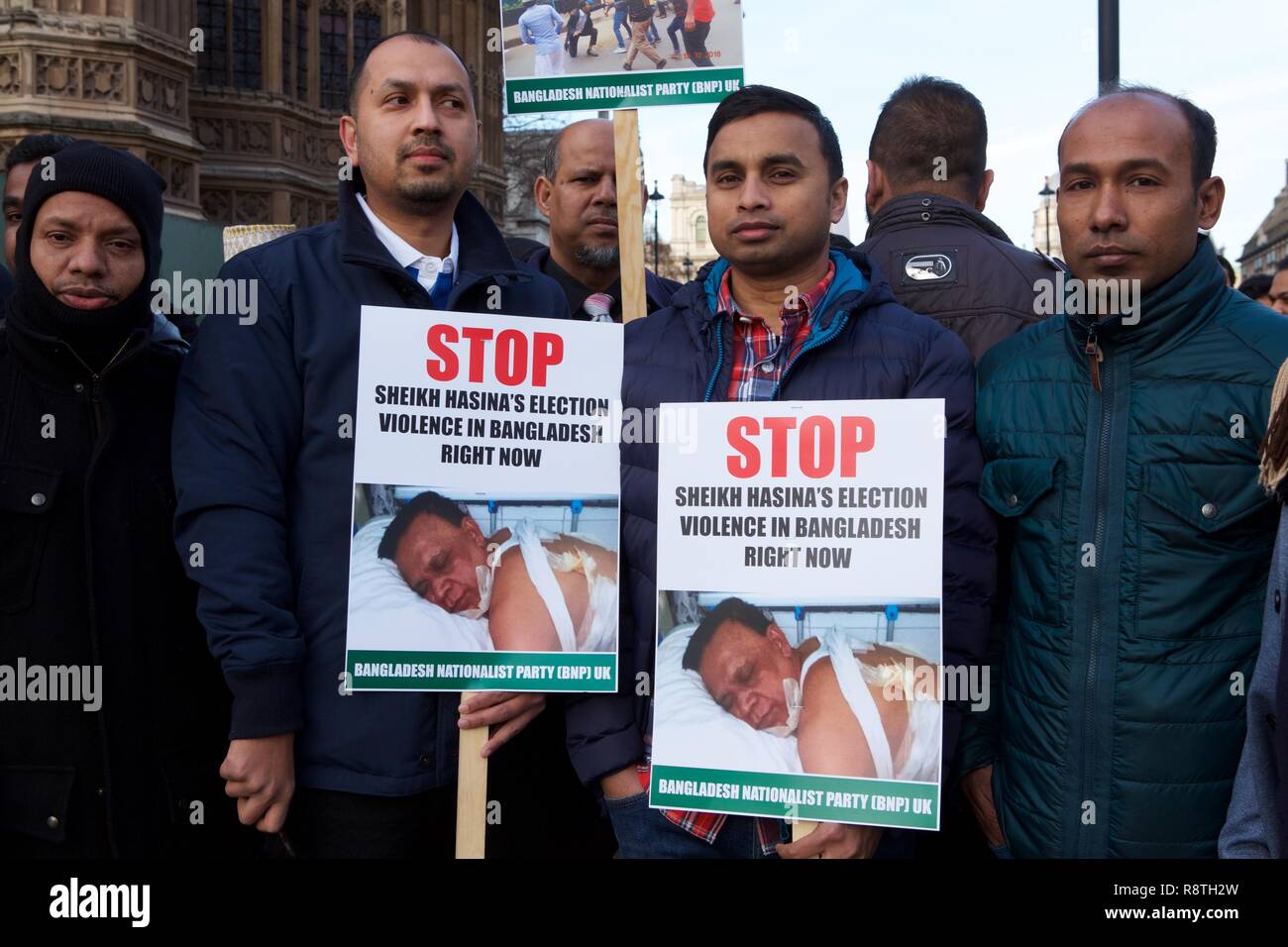 London, Großbritannien. 17 Dez, 2018. In London UK Bangladesh National Party (BNP) Anhänger protestieren vor der anstehenden Parlamentswahlen in Bangladesch gegen Menschenrechtsverletzungen, "unfairen Wahlen" und ein Mangel an Freiheit der Rede. Die nationalen Wahlen sollen im Januar 2019 geheilt, in einer Stimmung, was einige als eine ungerechte und undemokratische System sehen werden. Im Jahr 2011 den etablierten herrschenden Regierung unter Präsident Seikh Hasina's Bangladesch Awami Liga (Regierung) die Länder "Hausmeister" Wahlsystem abgeschafft - eine überparteiliche Regierung, deren Aufgabe es war, faire Wahlen zu überwachen. Gutschrift: Stockfoto