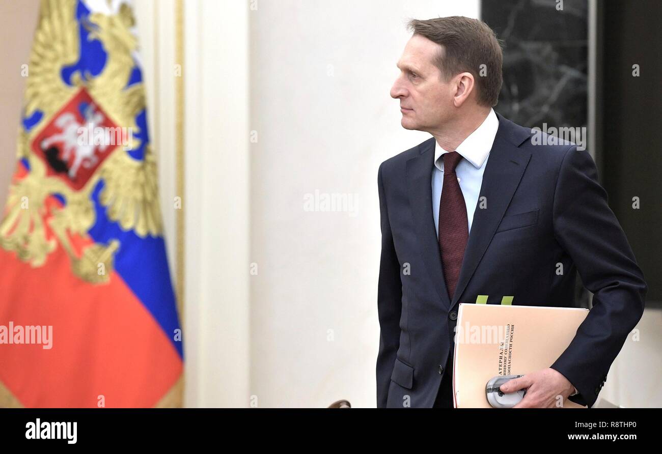 Moskau, Russland. 17 Dez, 2018. Russische Direktor des Foreign Intelligence Service Sergei Naryshkin kommt, bevor eine Sitzung des russischen Sicherheitsrates im Kreml Dezember 17, 2018 in Moskau, Russland. Credit: Planetpix/Alamy leben Nachrichten Stockfoto