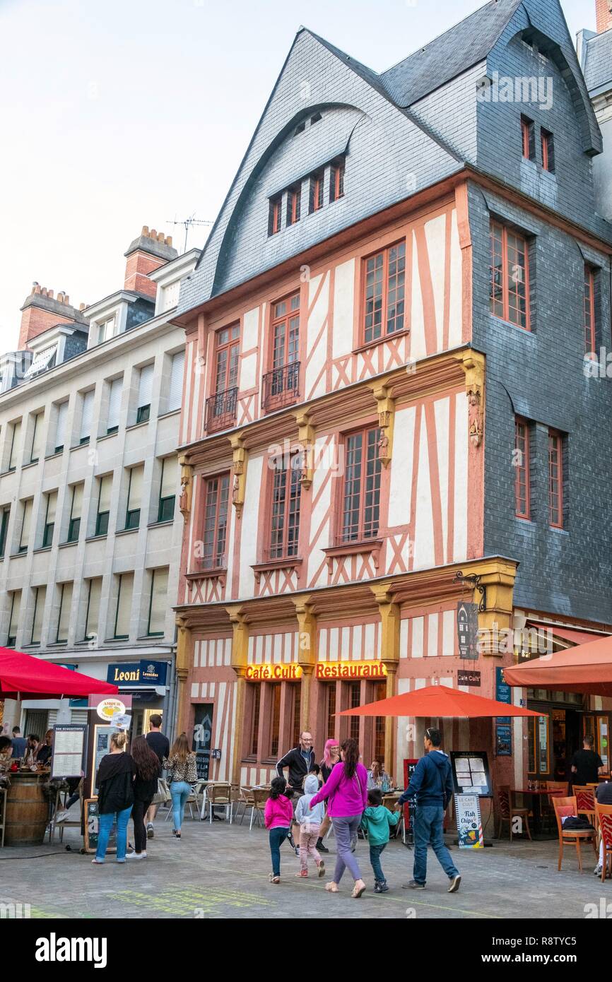 Frankreich, Pays de La Loire, Nantes, European Green Capital 2013, eines der ältesten Häuser in der City Place du ändern, das cafe Cult' Stockfoto