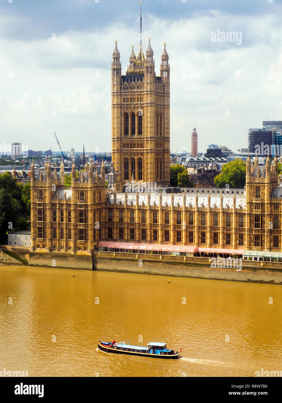 Bootstour auf der Themse vor der Westminster Palace - London, England Stockfoto