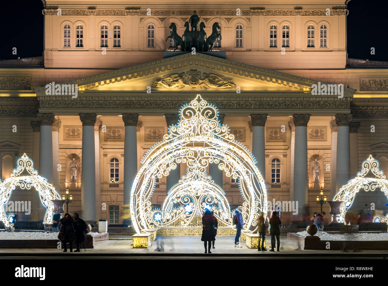 Moskau, Russland - 16 Dezember 2018: Neues Jahr und Weihnachten Straße Dekorationen vor Bolschoi Ballett Theater Stockfoto