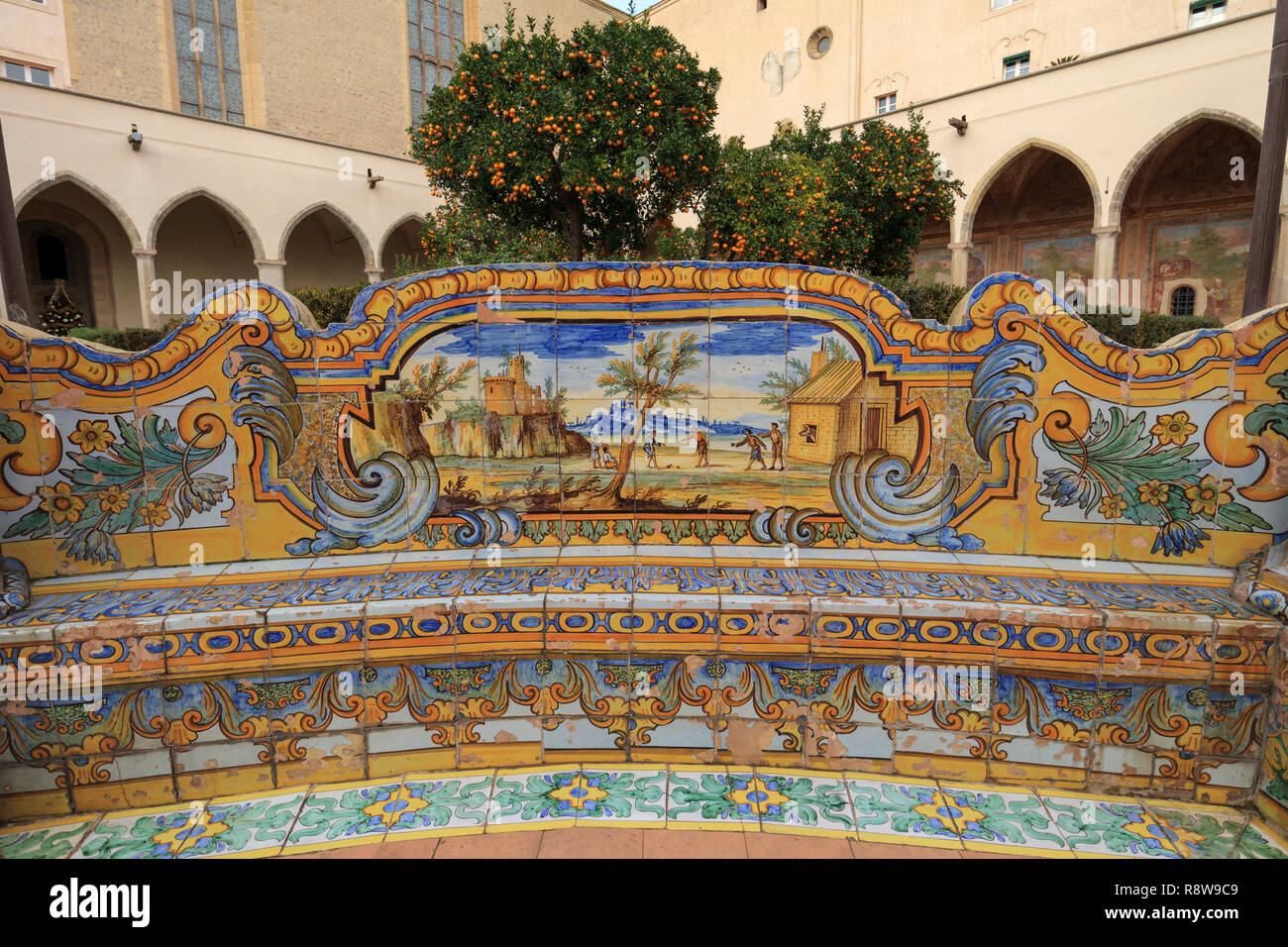 Majolika kunst Bilder in Santa Chiara Naples Courtyard traditionelle Italienische Stockfoto