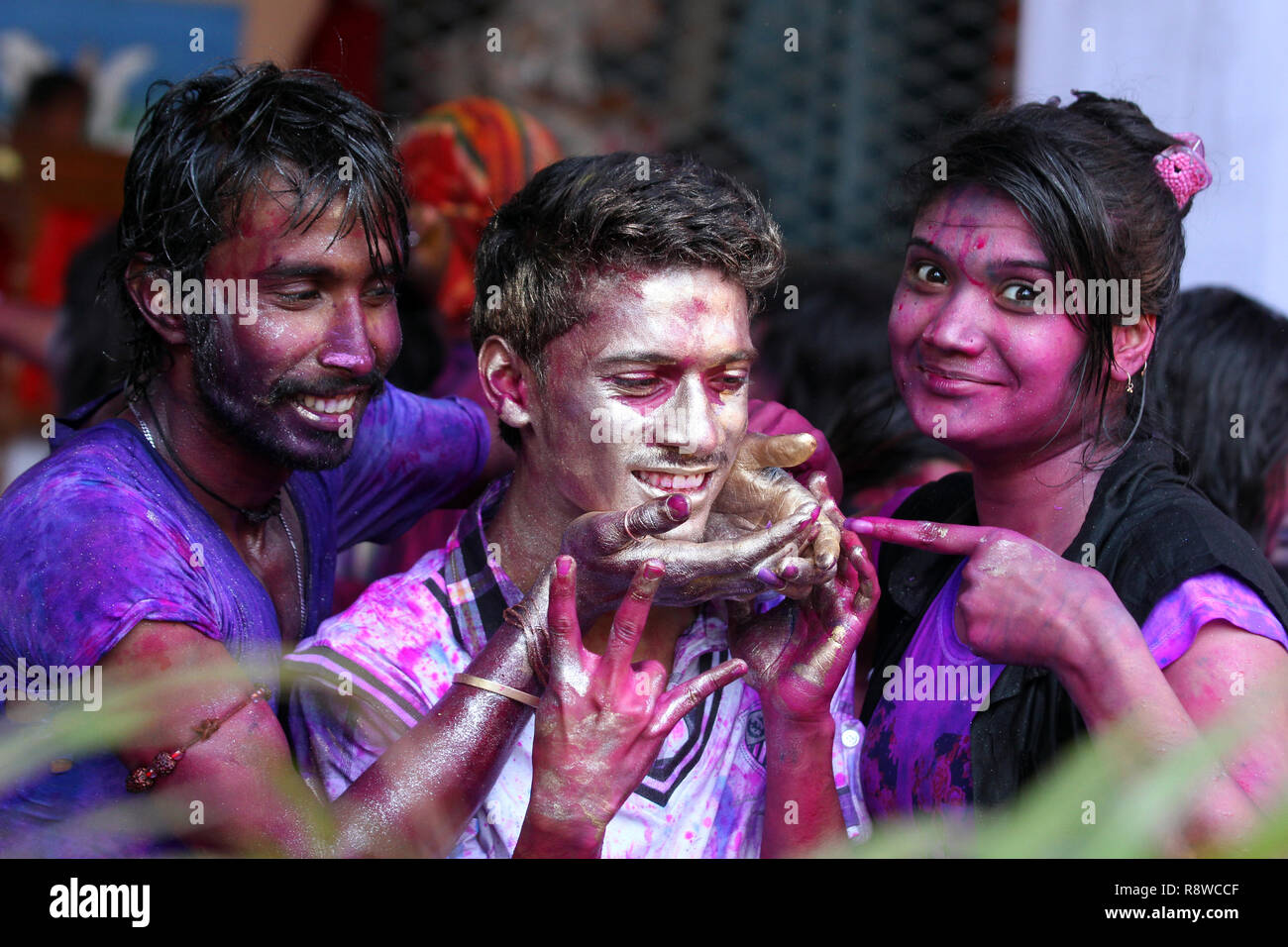 Dhaka, Bangladesch - März 06, 2015: Das Holi Festival in der alten Stadt von Dhaka, der Hauptstadt von anderen Teilen des Landes gefeiert wird. Menschen aus allen Gesellschaftsschichten kommen o Stockfoto