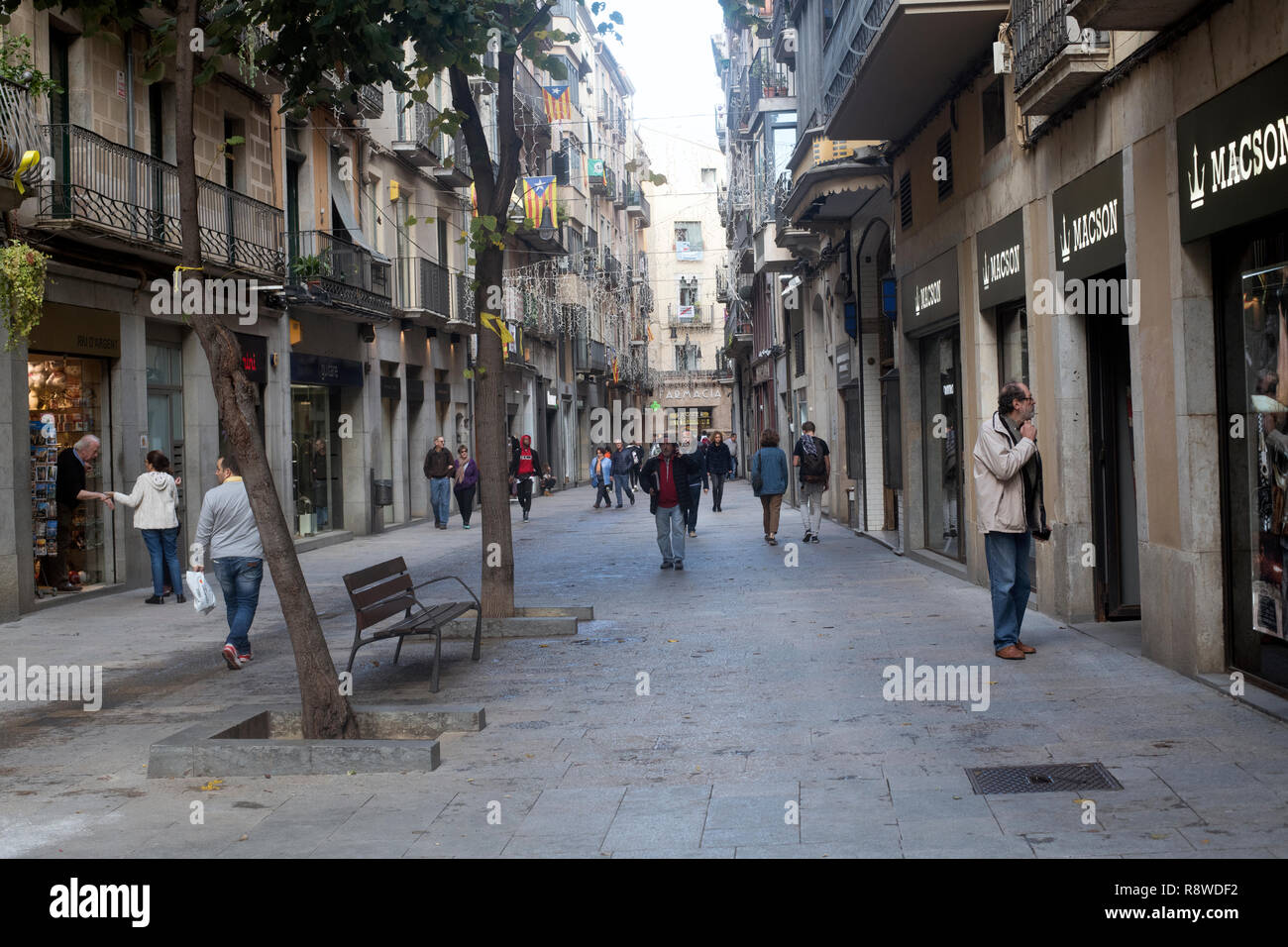 Straße im Gotischen Viertel in Barcelona, Spanien Stockfoto