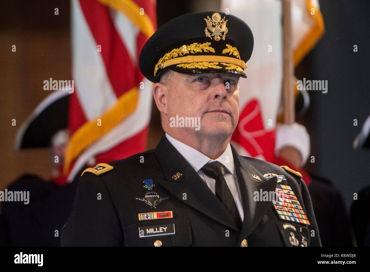 Us Army Chief Gen. Mark A. Milley die Pensionierung Zeremonie der Armee General Vincent K. Bäche an Comney Halle am Joint Base Fort Myer Dezember 12, 2018 in Washington, DC. Stockfoto