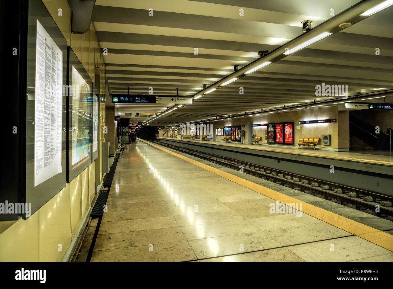 Lissabon Metro (Metropolitano de Lisboa) Station am Flughafen Portela. Die Station befindet sich am Ende des Roten lineky gelegen Stockfoto