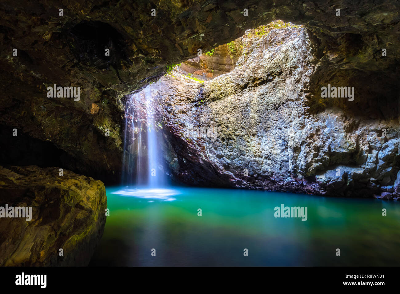 Wasserfall Höhle Stockfoto