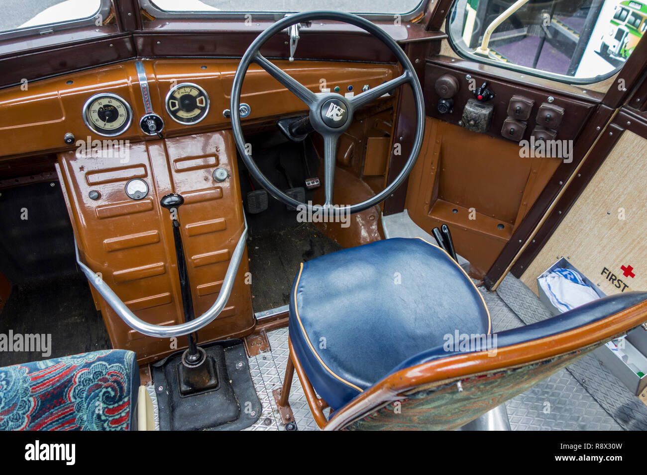 Armaturenbrett und Lenkrad 1950 Bedford OB Duple Vista Bus/Bus Stockfoto