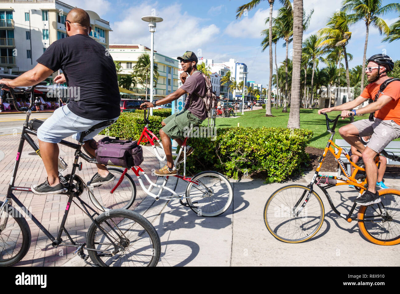 Miami Beach Florida, Ocean Drive, große Fahrradfahrer, schwarze Männer, FL181205087 Stockfoto