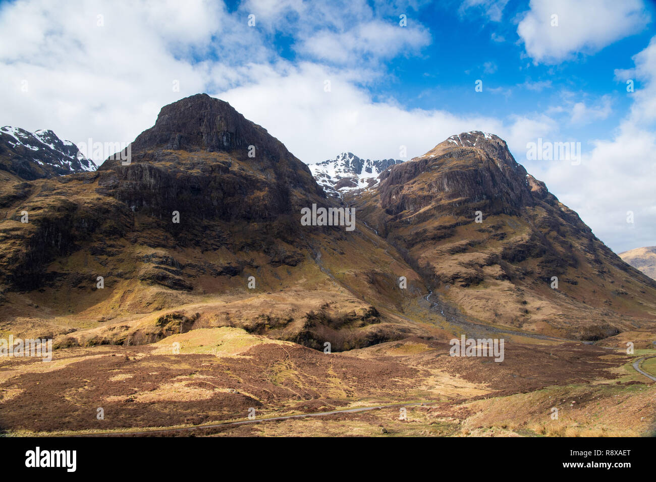 Drei Schwestern, in die verborgenen Tal in Glencoe, Scottish Highlands führt. Stockfoto