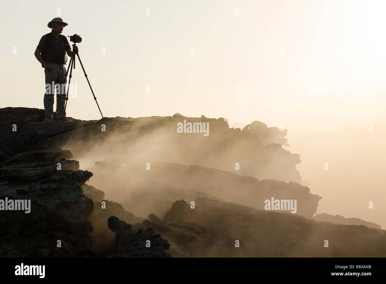 Fotograf. Erta Ale Vulkan in der Wüste Danakil Depression in Äthiopien. Afrika Stockfoto
