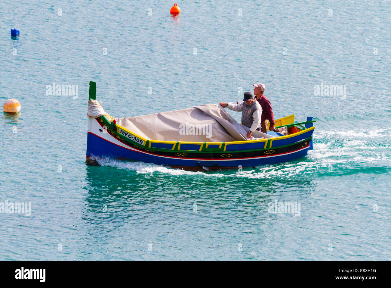 Traditionelle maltesische luzzo Fischerboot, Grand Harbour in Valletta, Malta Stockfoto
