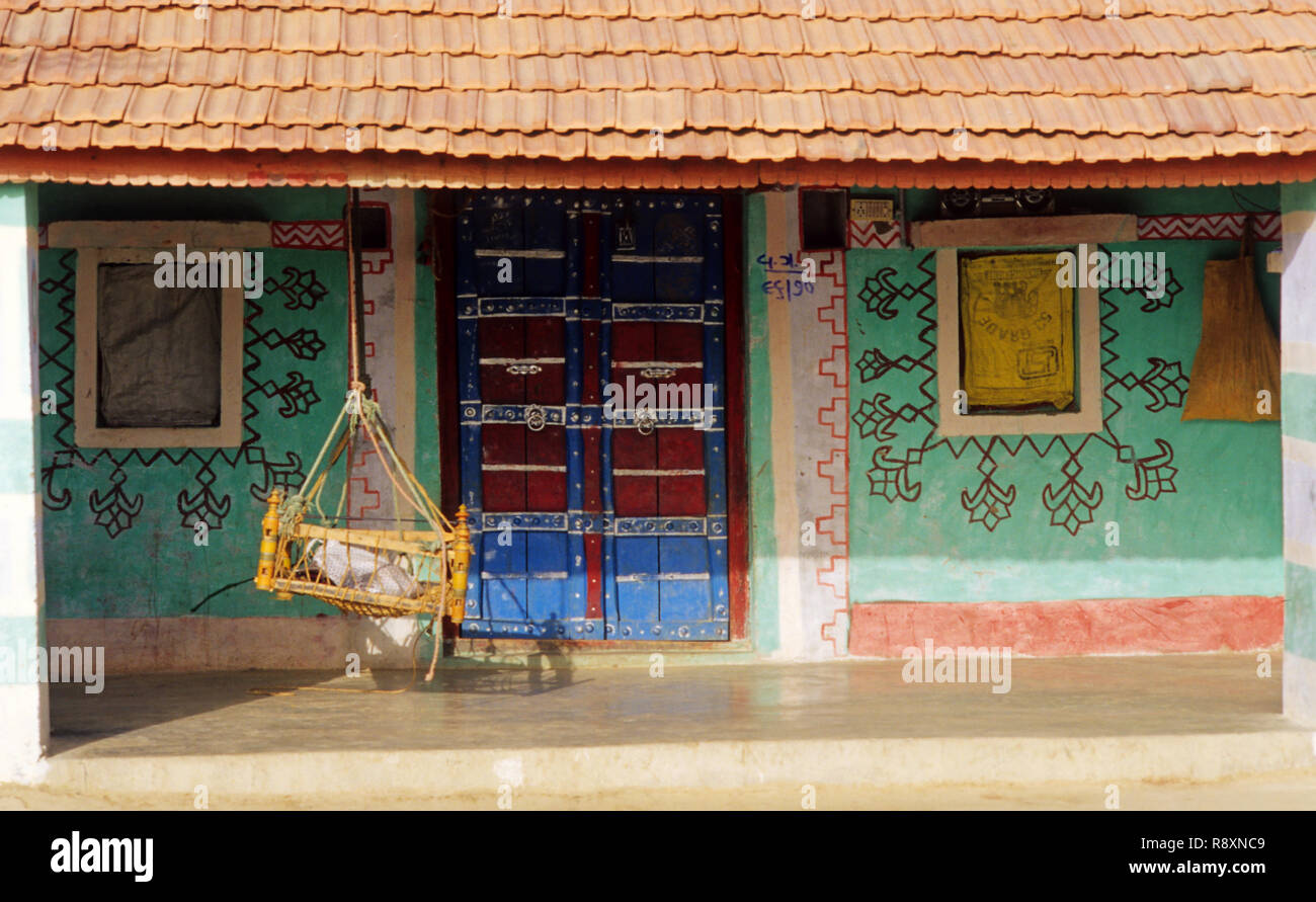 Haus im Dorf bei Bhirandaria,, Kutch Bhuj, Gujarat, Indien Stockfoto