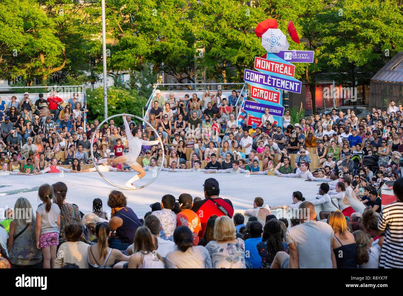 Kanada, Quebec, Montreal, Emilie-Gamelin Square, Gamelin Gärten, Montreal Complètement Cirque Festival, Internationale Circus Arts Festival Stockfoto