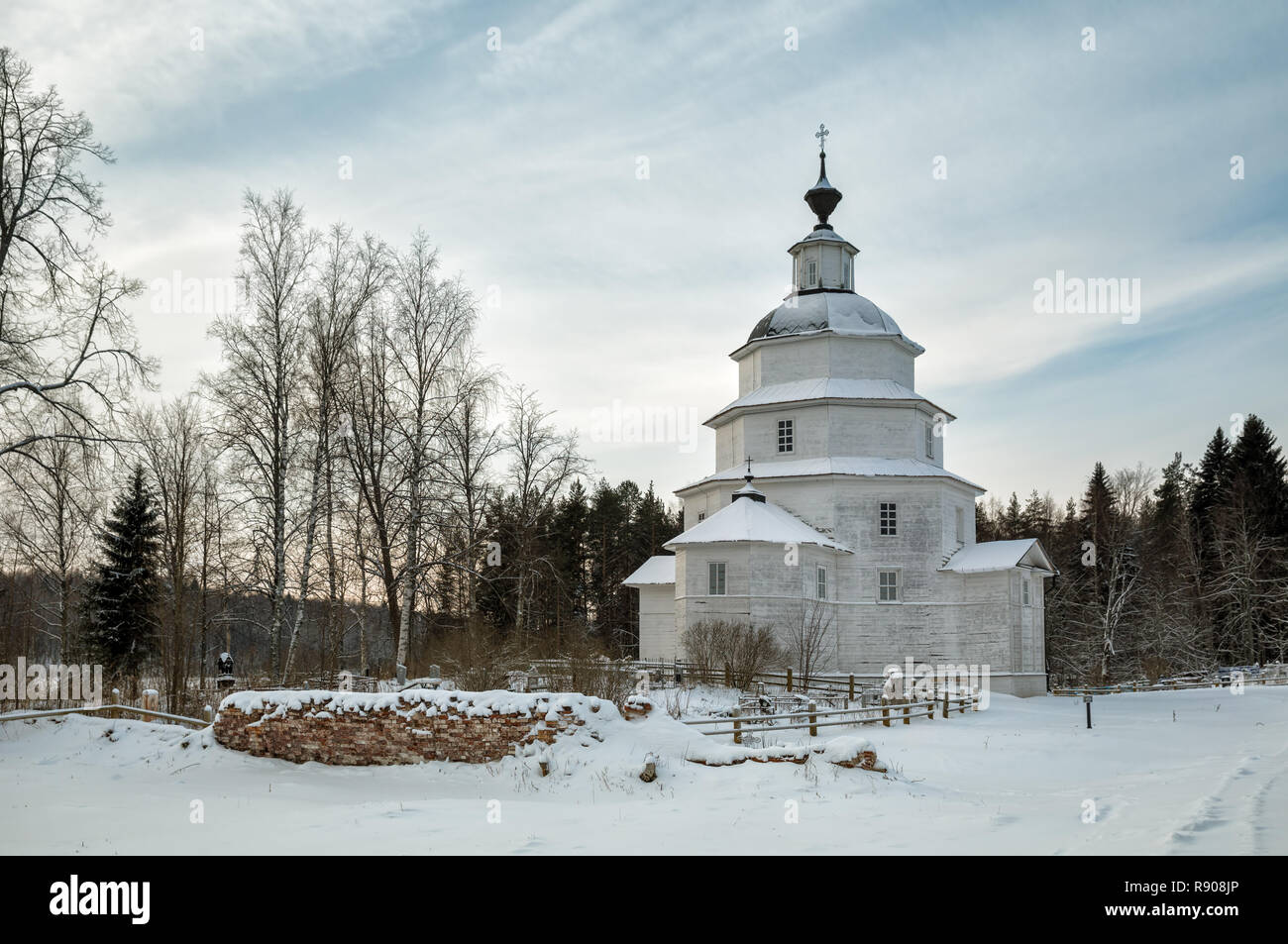 Alte Holzkirche von dem Propheten Elia wurde 1755 in der Nähe von Dorf Tsypino gebaut, Vologda Region, Russland Stockfoto