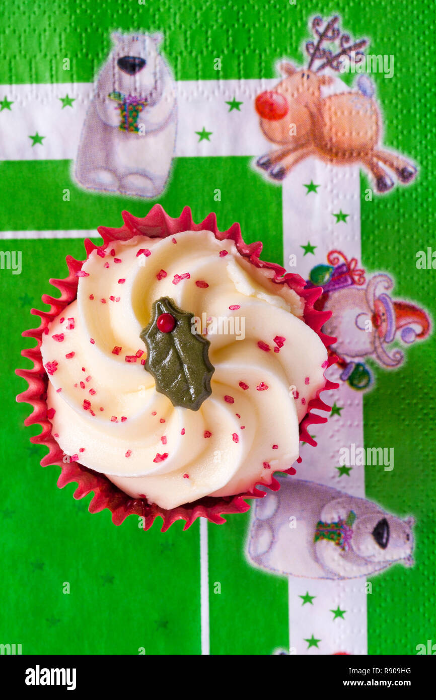 Sainsburys cupcakes aus rotem samt Fotos und Bildmaterial in hoher