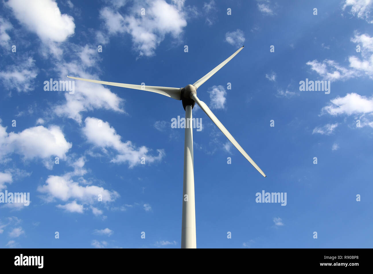 Bild des Eco Power, Windpark, die Windenergieanlage - saubere Energie Stockfoto