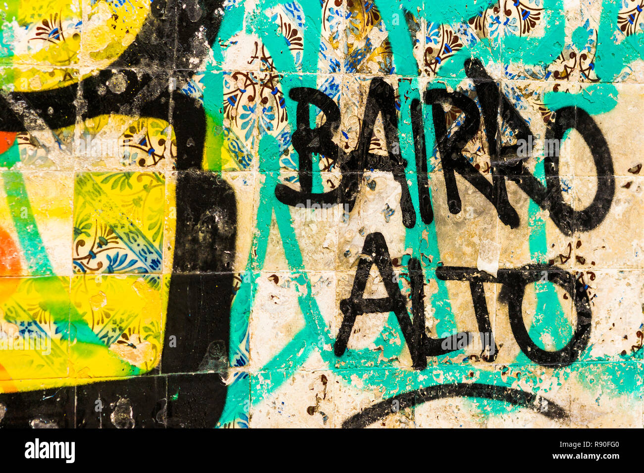Graffito im Unterhaltungsviertel von Lissabon Bairro Alto  Stockfoto