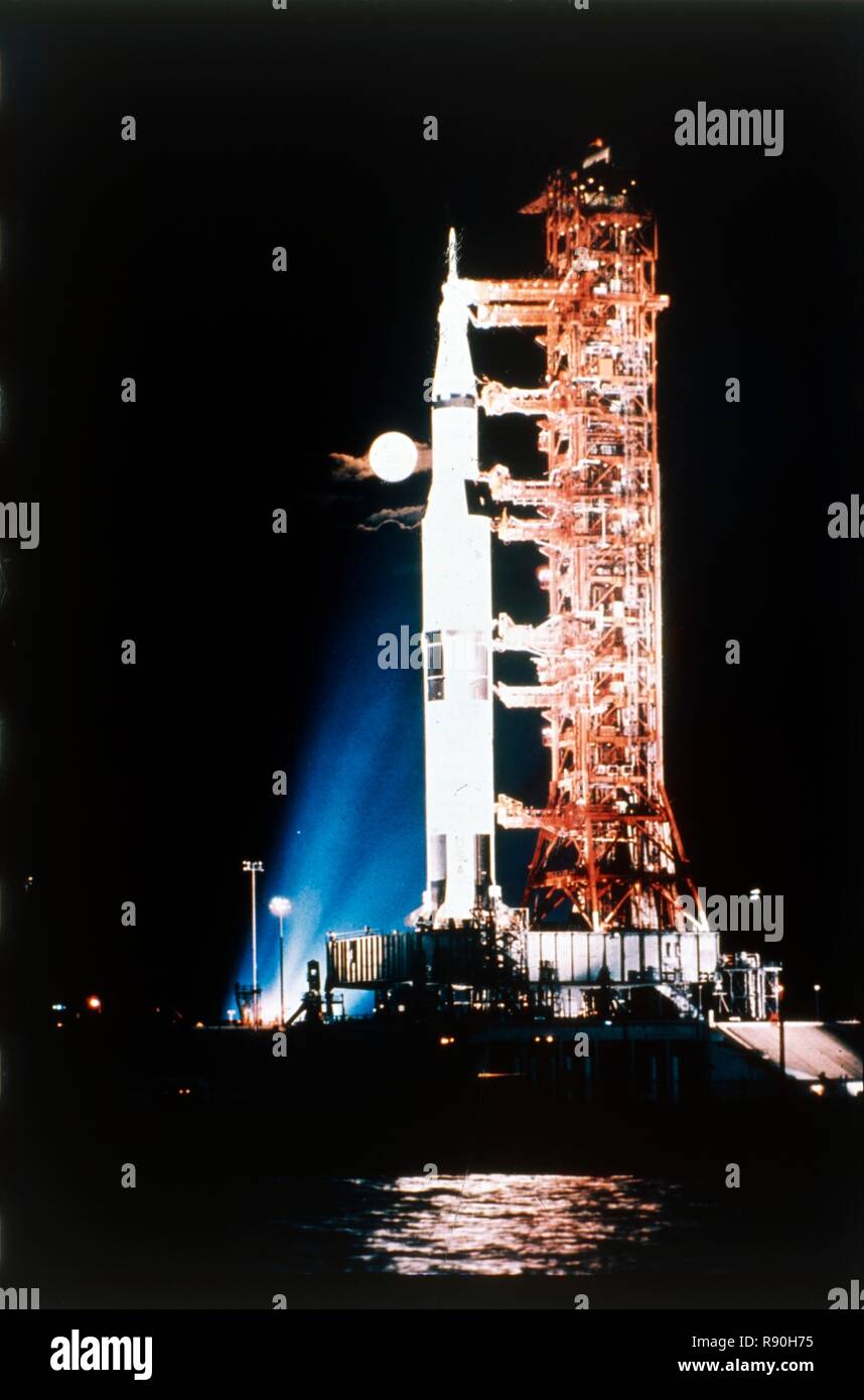 Apollo 9 Saturn V Rakete mit Vollmond, 1969. Schöpfer: NASA. Stockfoto