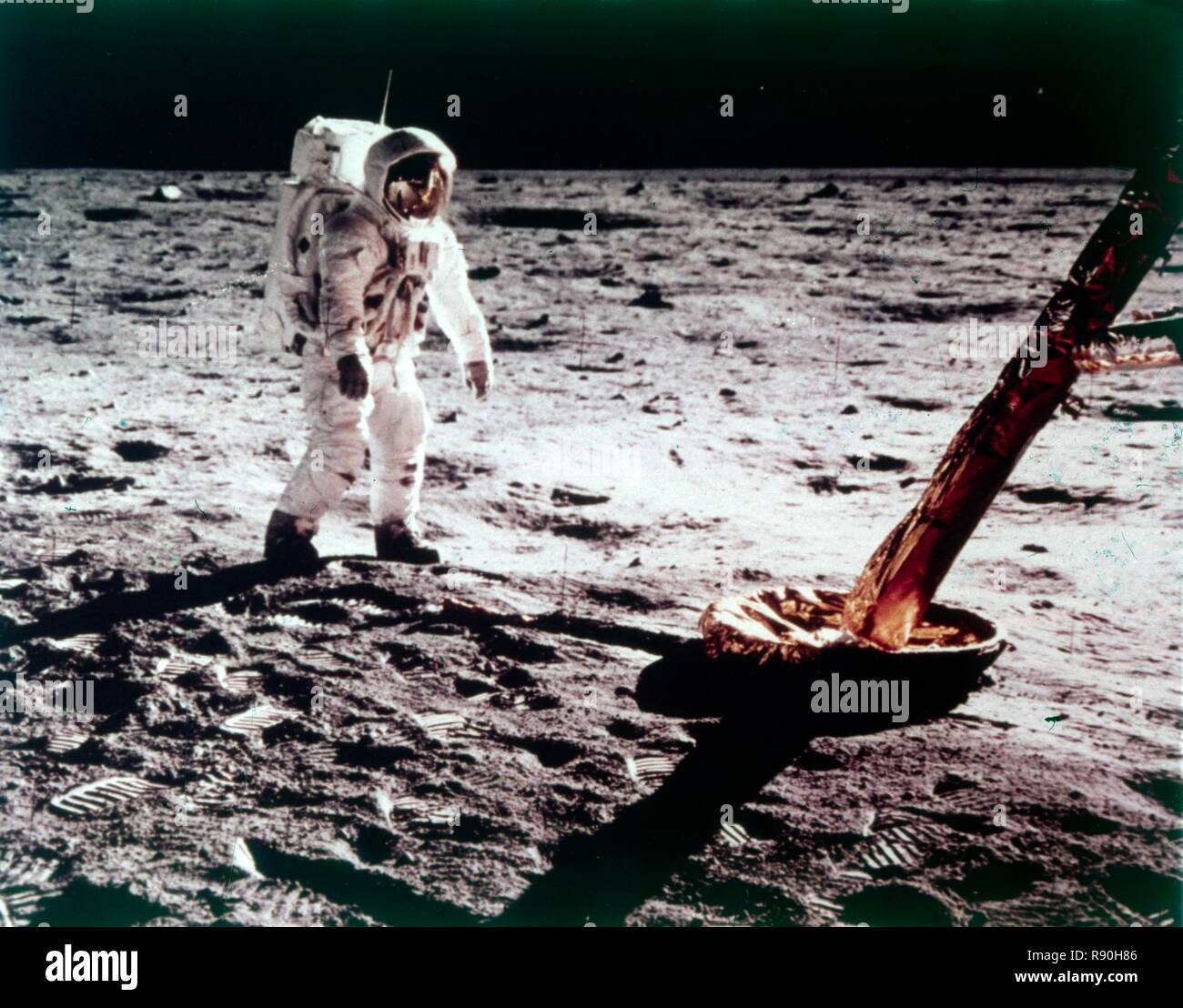 Buzz Aldrin in der Nähe des Bein der Landefähre auf dem Mond, Apollo 11 Mission, Juli 1969. Schöpfer: Neil Armstrong. Stockfoto