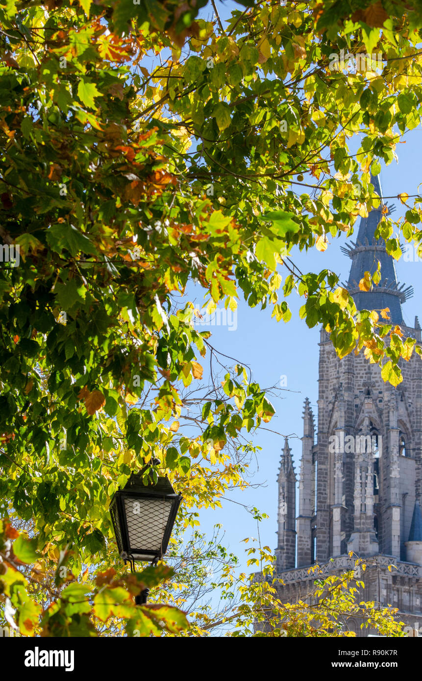 Das 13. Jahrhundert, hohe gotische Turm der Kathedrale St. Maria von Toledo, Spanien Stockfoto