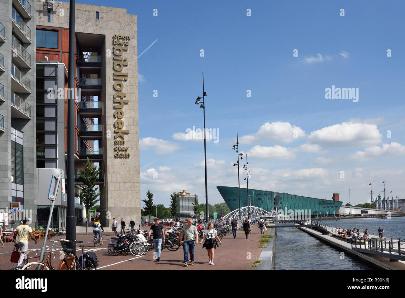 Bibliothek - oosterdok Kade in der Nähe von Amsterdamer Hauptbahnhof - Nemo Science Museum Amsterdam Niederlande Stockfoto