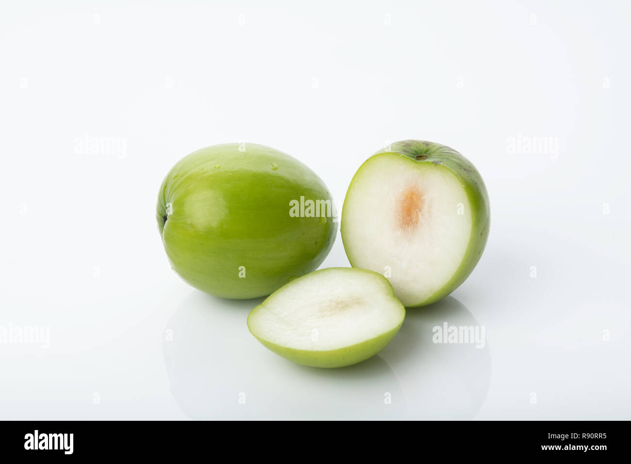 Frucht: Nahaufnahme des Indischen Jujube Apfel isoliert auf weißem Hintergrund Schuß im Studio Stockfoto