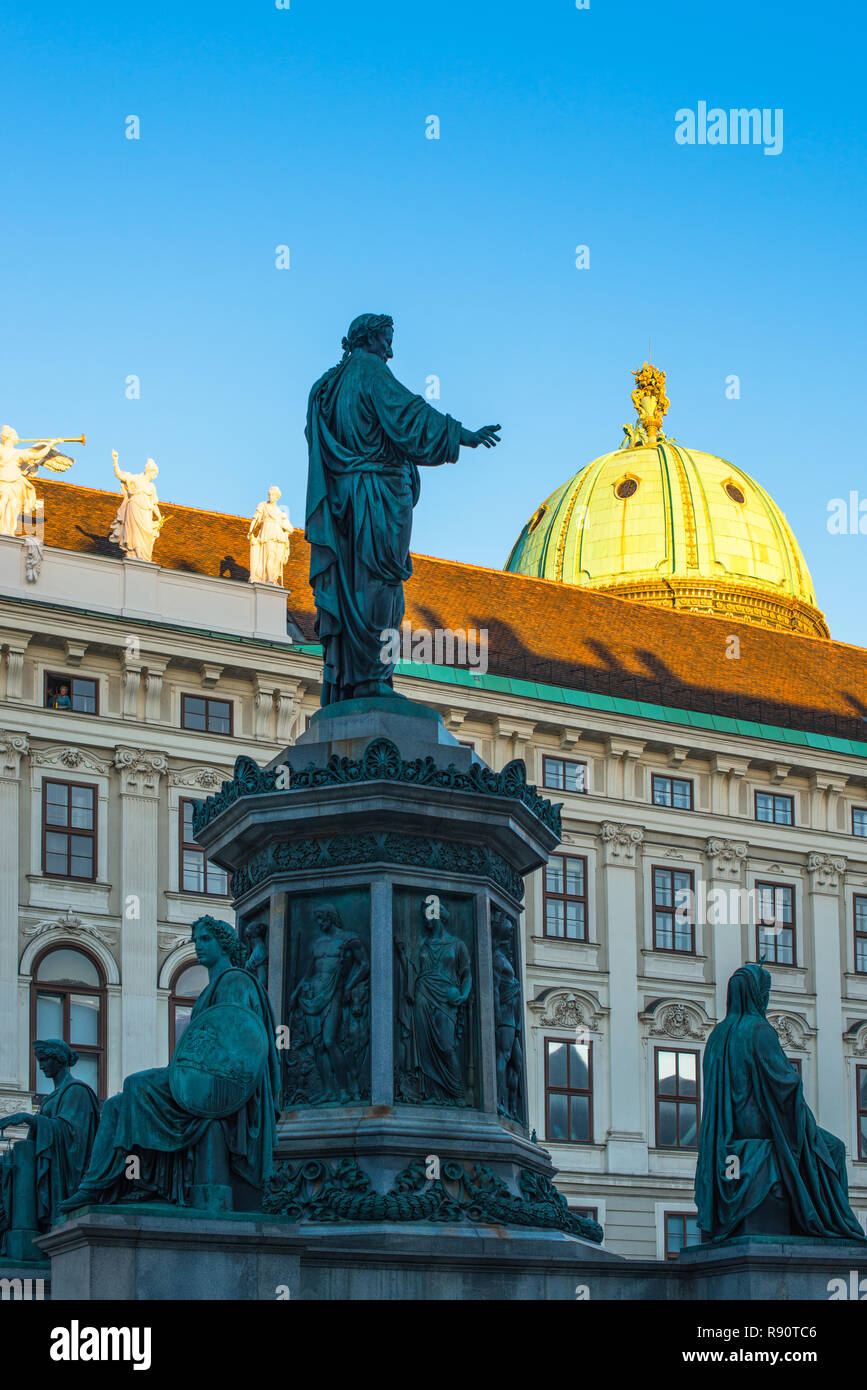 Statue von Kaiser Franz II. auf der Hofburg, Wien, Österreich. Stockfoto