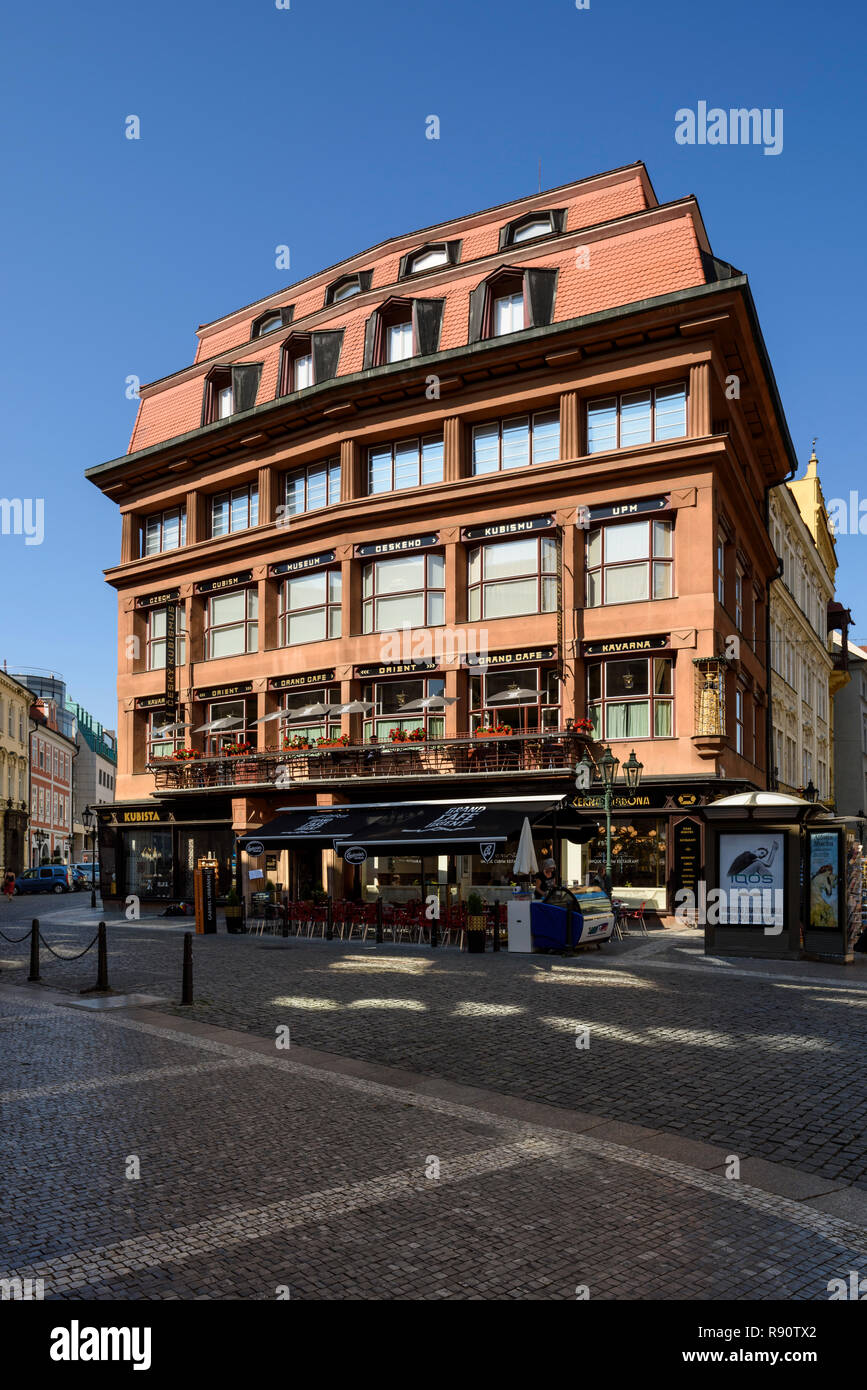 Prag. Der Tschechischen Republik. Haus der Schwarzen Madonna, kubistische Gebäude von Josef Gočár 1911-1912. Das Gebäude beherbergt das Museum des tschechischen Kubismus Stockfoto