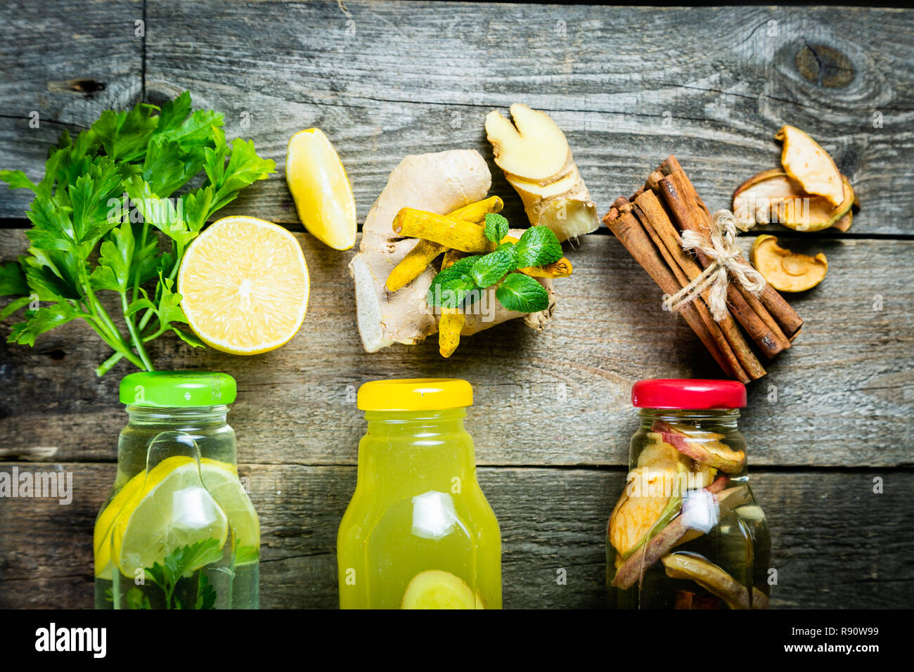 Winter detox Drinks - Trinken Essig Stockfoto