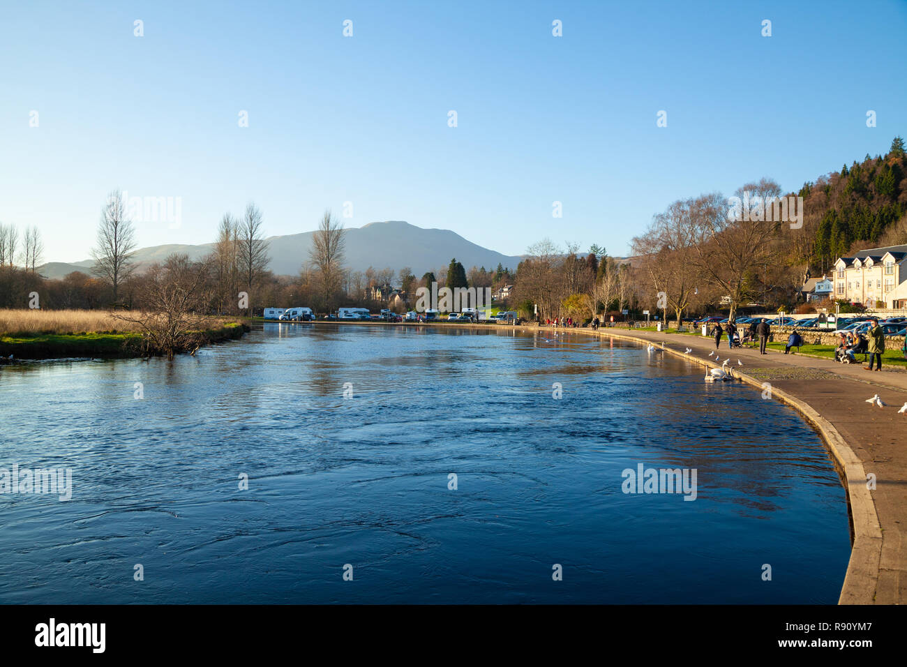 Blick über den Fluss Teith zu Ben Ledi von Callander Schottland Stockfoto