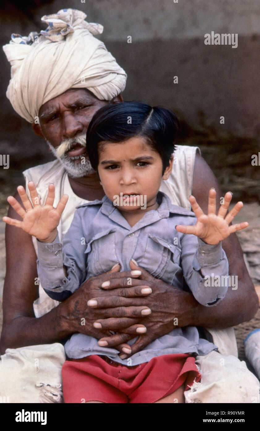 Sechs Finger Familie, Grand Vater und Junge, Foto Funktion, Indien Stockfoto