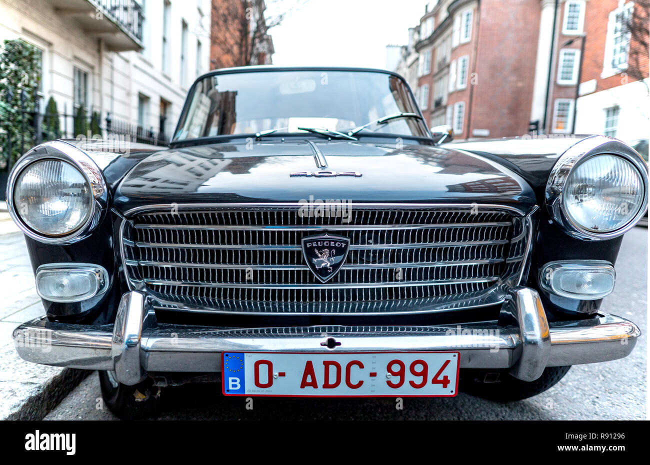 Classic Peugeot 404 In London UK geparkt Stockfoto