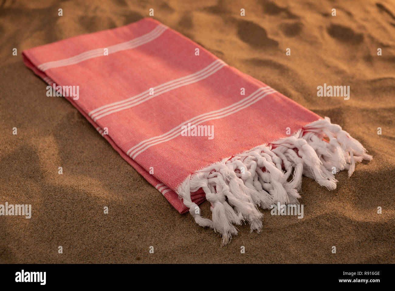 Handgewebte Hamam türkische Baumwolle Handtuch am Strand Stockfoto