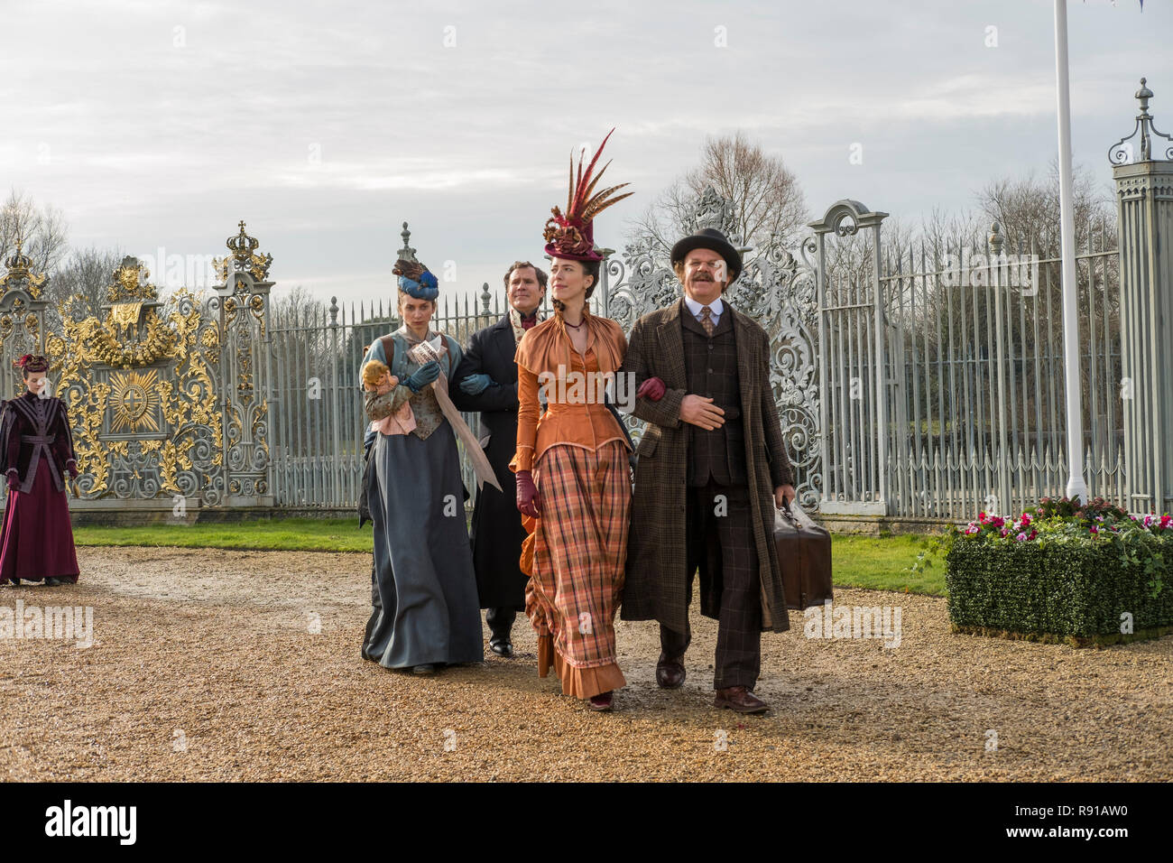 Erscheinungsdatum: Januar 19, 2019 Title: Stan & Ollie Studio: Sony Pictures Classics Regisseur: Jon S. Baird PLOT: Laurel und Hardy, die weltberühmte Komikerduo, versuchen Sie, Ihren Film Karriere zu entfachen, wie Sie auf Was wird ihre Swan Song - ein anstrengendes Theater Tour der Nachkriegszeit Großbritannien einzuschiffen. In den Hauptrollen: John C. Reilly als Oliver Hardy, Shirley Henderson als Lucille Hardy, Steve Coogan als Stan Laurel, NINA ARIANDA als Ida Kitaeva Lorbeer. (Bild: © Sony Pictures/Entertainment Bilder) Stockfoto