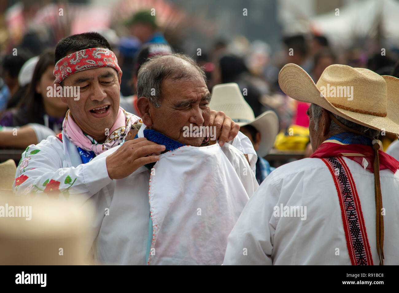 Traditionelle mexikanische Tanz in der Basilika Unserer Lieben Frau von Guadalupe in Mexiko City, Mexiko Stockfoto