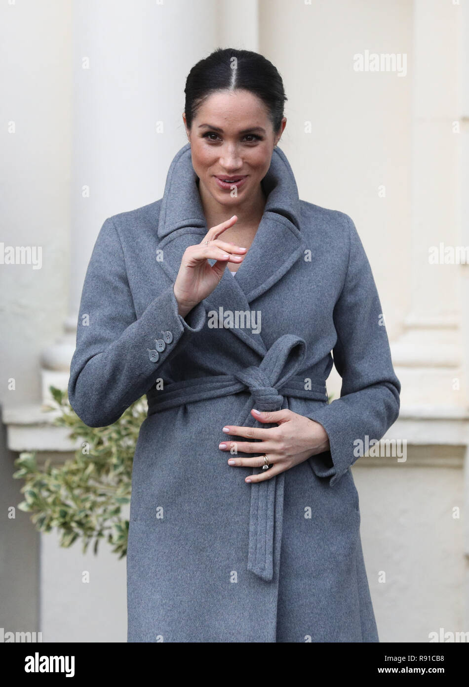 Die Herzogin von Sussex fährt nach einem Besuch in Wohn- Pflege der Königlichen Vielfalt Liebe und Pflege zu Hause, Brinsworth Haus, in Twickenham, London. Stockfoto