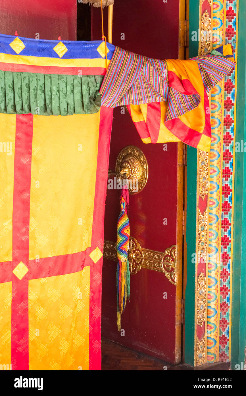 Dekorative Eingang zu einem buddhistischen Kloster, Kathmandu, Nepal Stockfoto