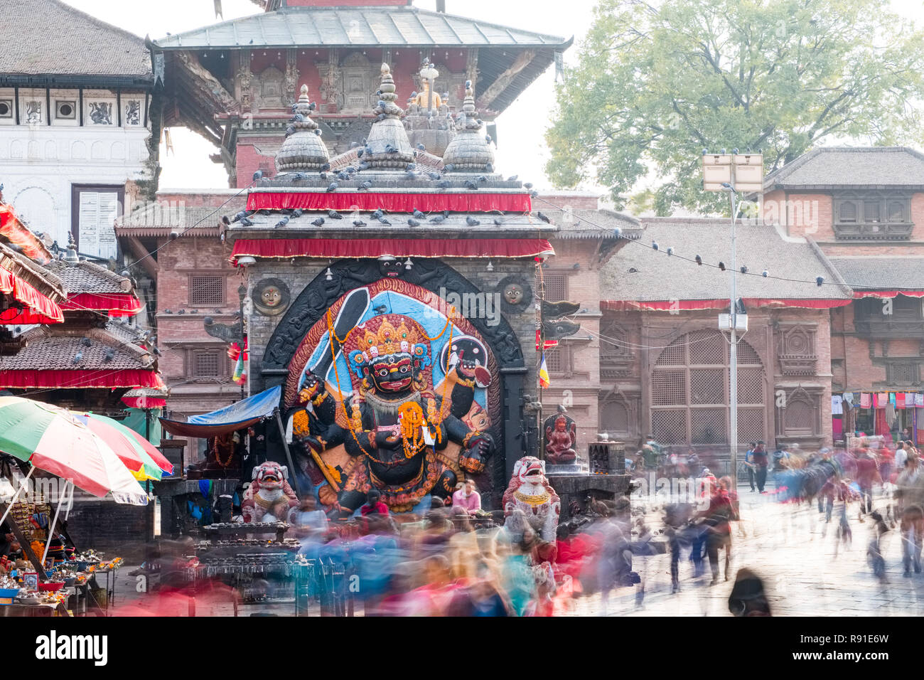 Kala Bhairab (Shiva) Schrein. Durbar Square mit seinen Tempel liegt im Herzen von Kathmandu, Nepal. Stockfoto