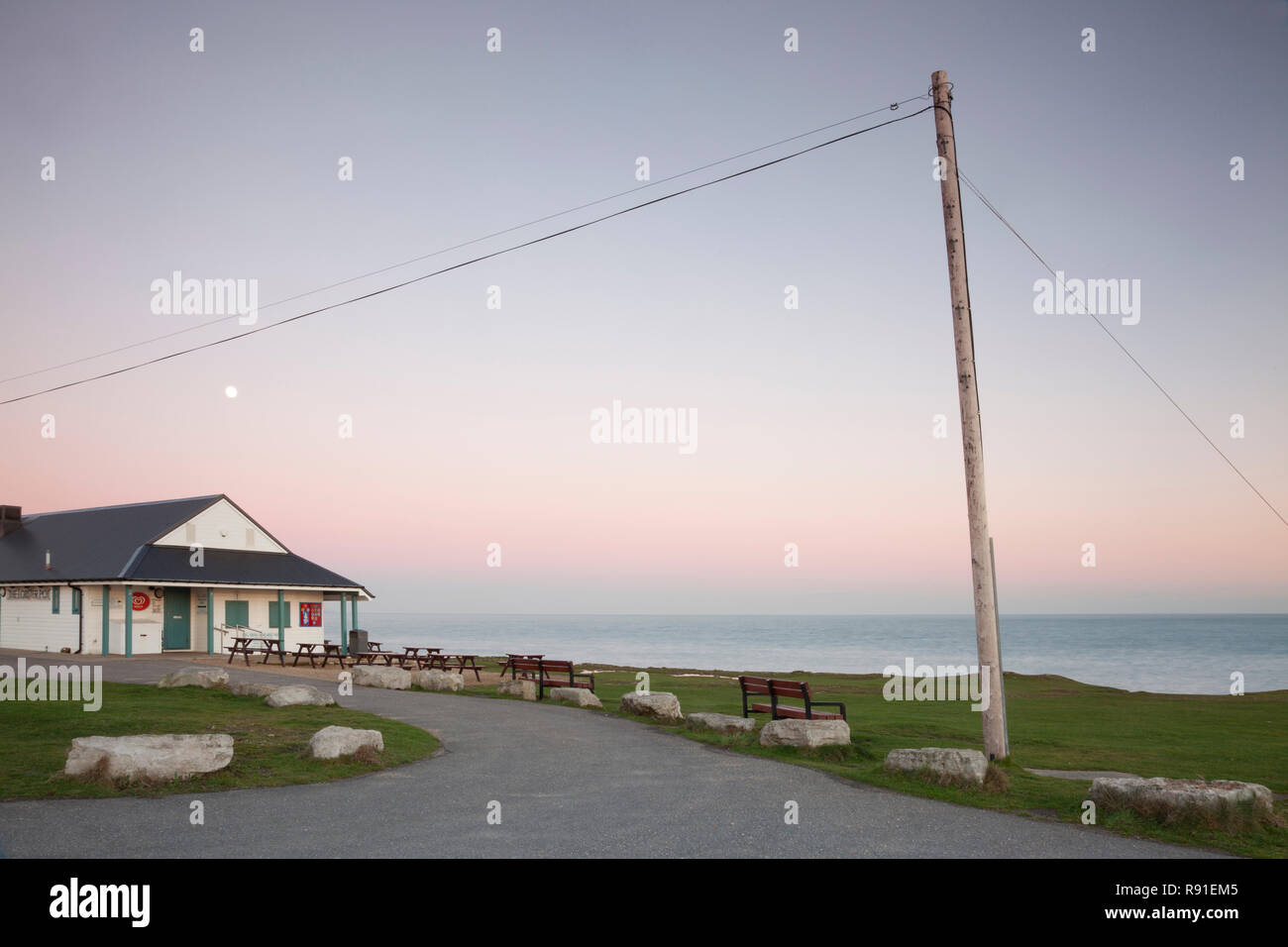 Die Lobster Pot Cafe, Portland Bill, Dorset, bei Sonnenuntergang. Stockfoto