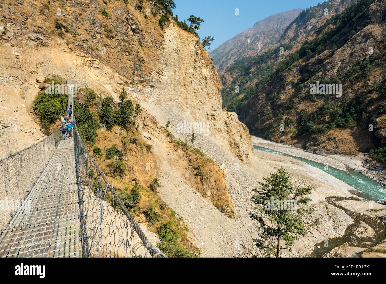 Das Flusstal des Budhi Gandaki ist auf den ersten Abschnitt der Manaslu Circuit Trek in Nepal Himalaya gefolgt Stockfoto